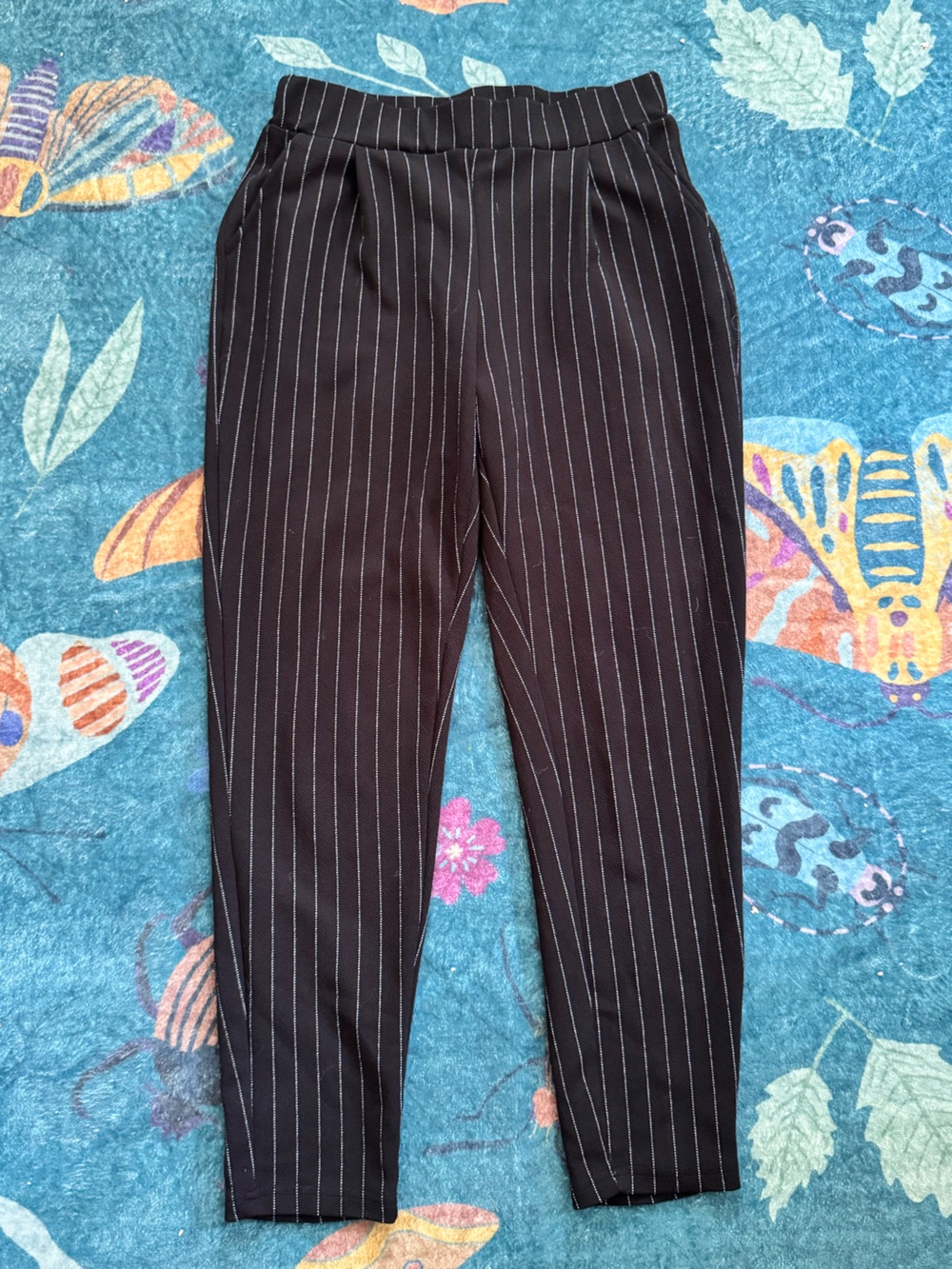 Emery Rose Black Pinstripe Tapered Dress Pants L Pleated Workwear VGUC